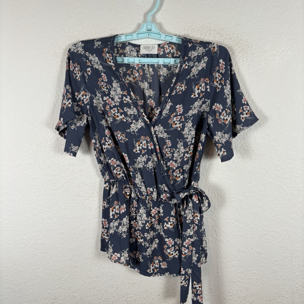 Sienna Sky Womens Shirt Top S Small Short Sleeve Blouse Floral Excellent